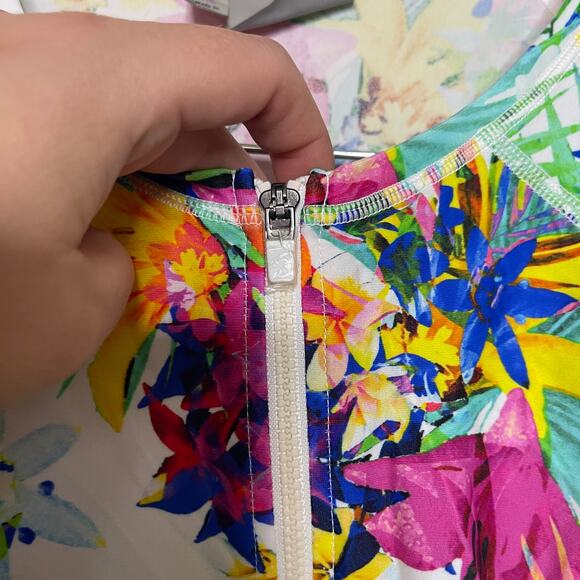 Athleta half zip long sleeve swim rash guard in tropical print XL - Picture 3 of 4